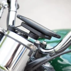 SP Connect Wireless Charging Module -Motorfietsuitrusting Winkel wireless charging module1 5e551e48 295e 4ffc 996f 29a99e7606ac 720x 1